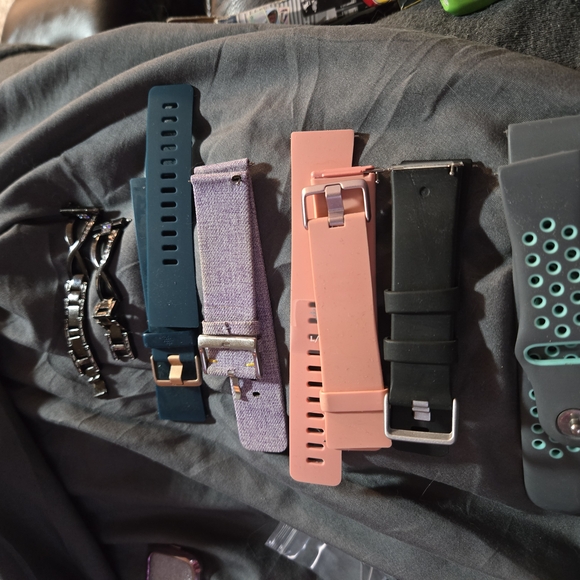 Gold and Black Smartwatch - Picture 8 of 8